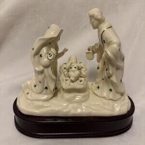 Sankyo Baby Jesus / Mary / Joseph Shamrocks Plays Silent Night